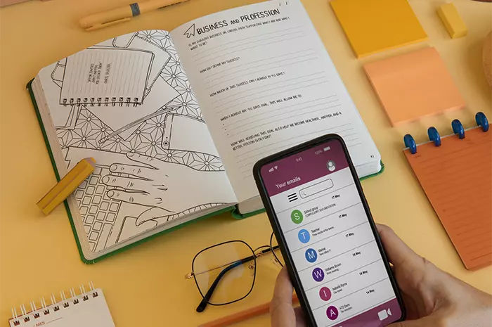 Shine Bright like Christmas Lights: 5-Step-Guide to Gain Clientele During the Festive Season